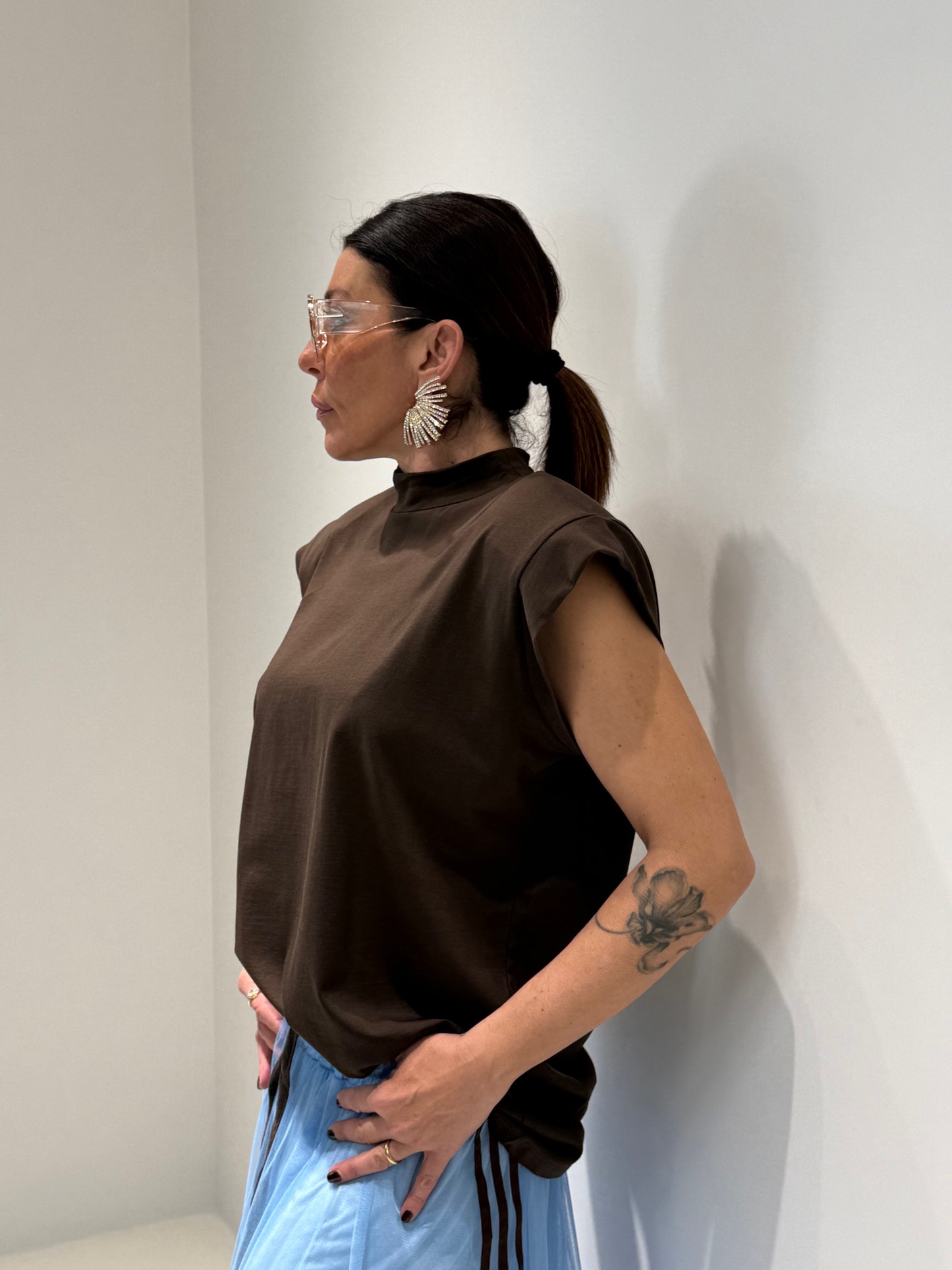 T-SHIRT BELLOVA CON SPALLINE marrone|Colore:Marrone