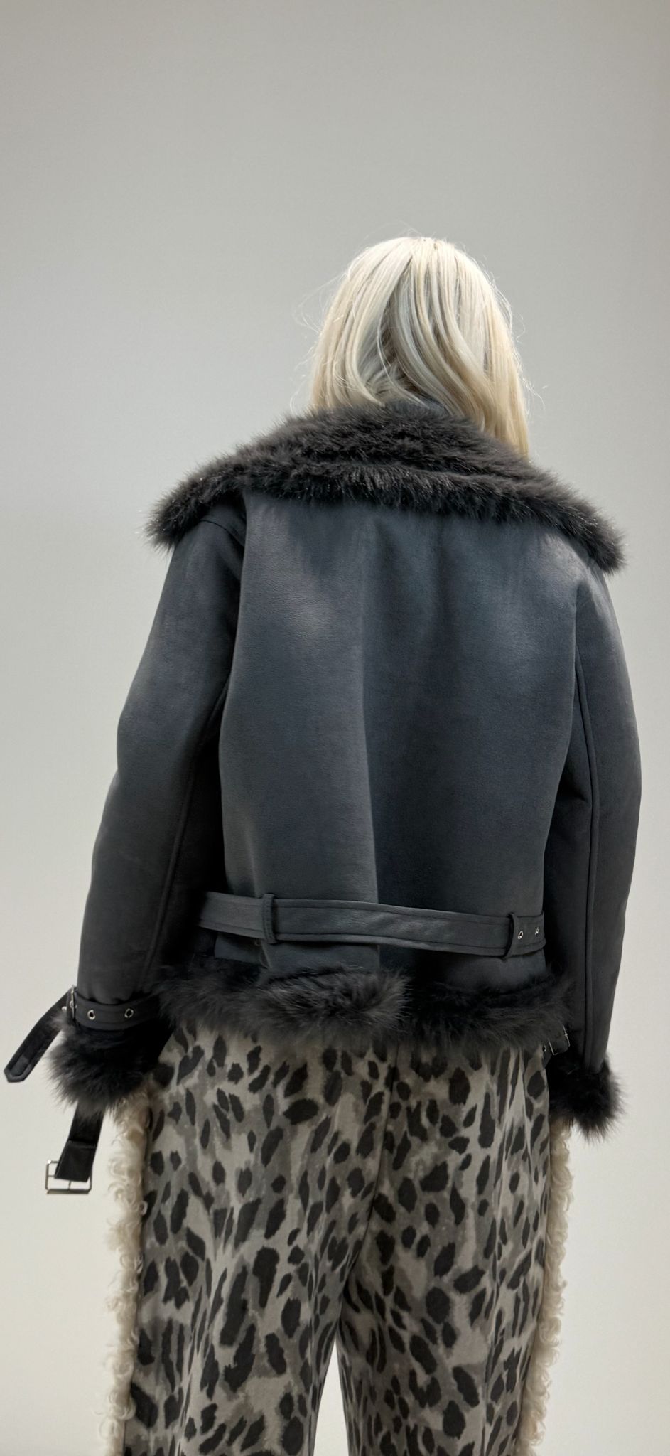 MONTONE CON CINTURA GRIGIO SCURO