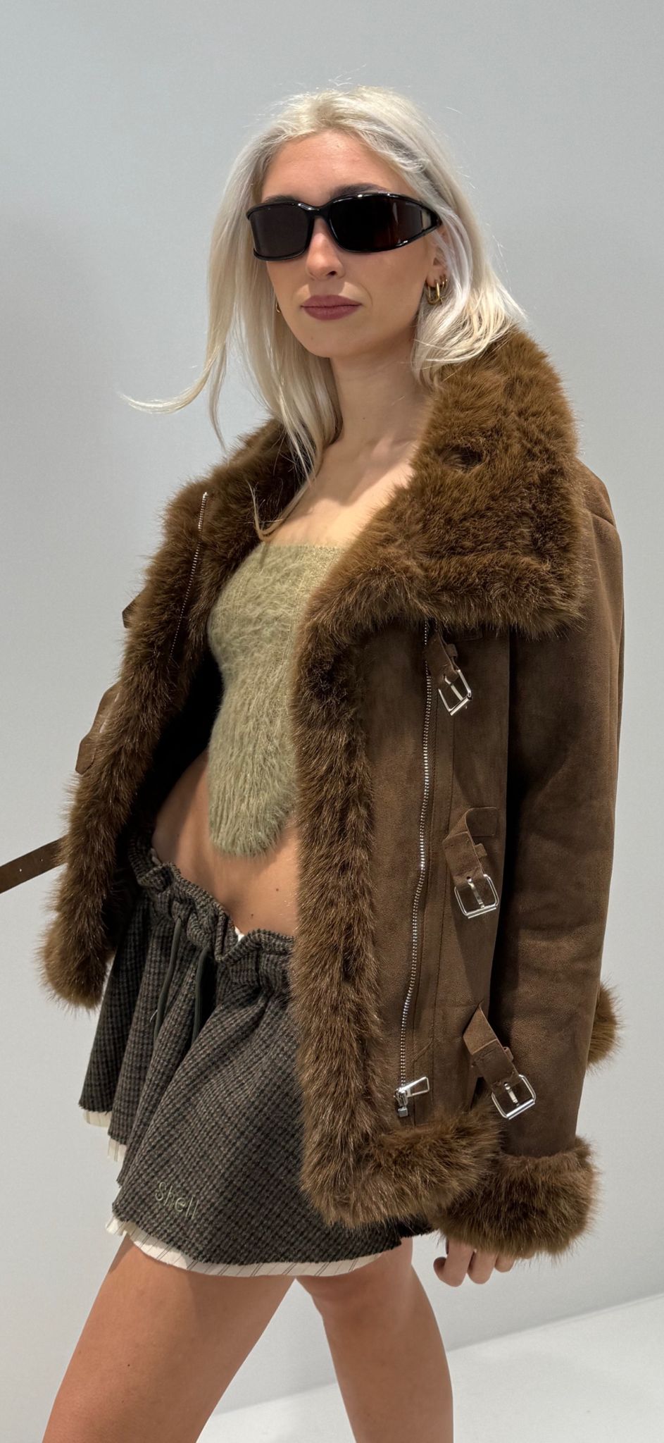 MONTONE CON FIBBIE CAMMELLO