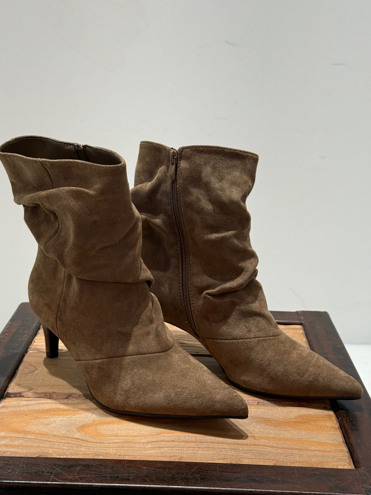 STIVALETTO DERBY beige camoscio|Colore:Beige camoscio