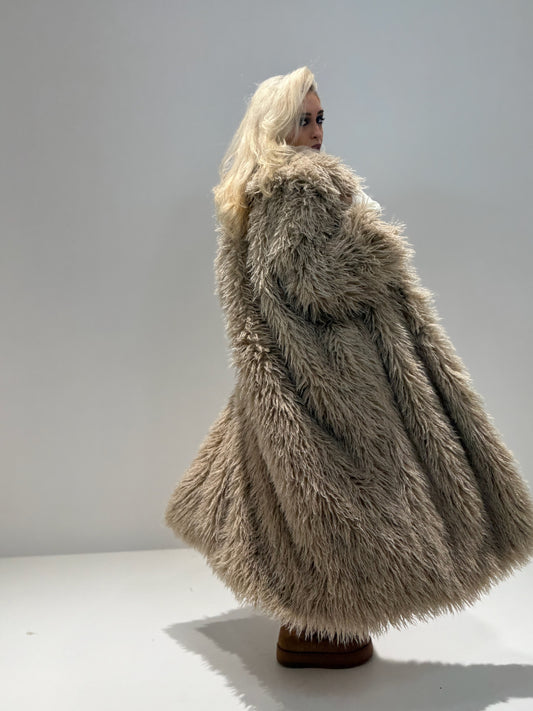 CAPPOTTO DI ECO-PELLICCIA BEIGE